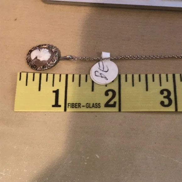 Vintage sterling silver marcasite cameo necklace - Picture 5 of 7